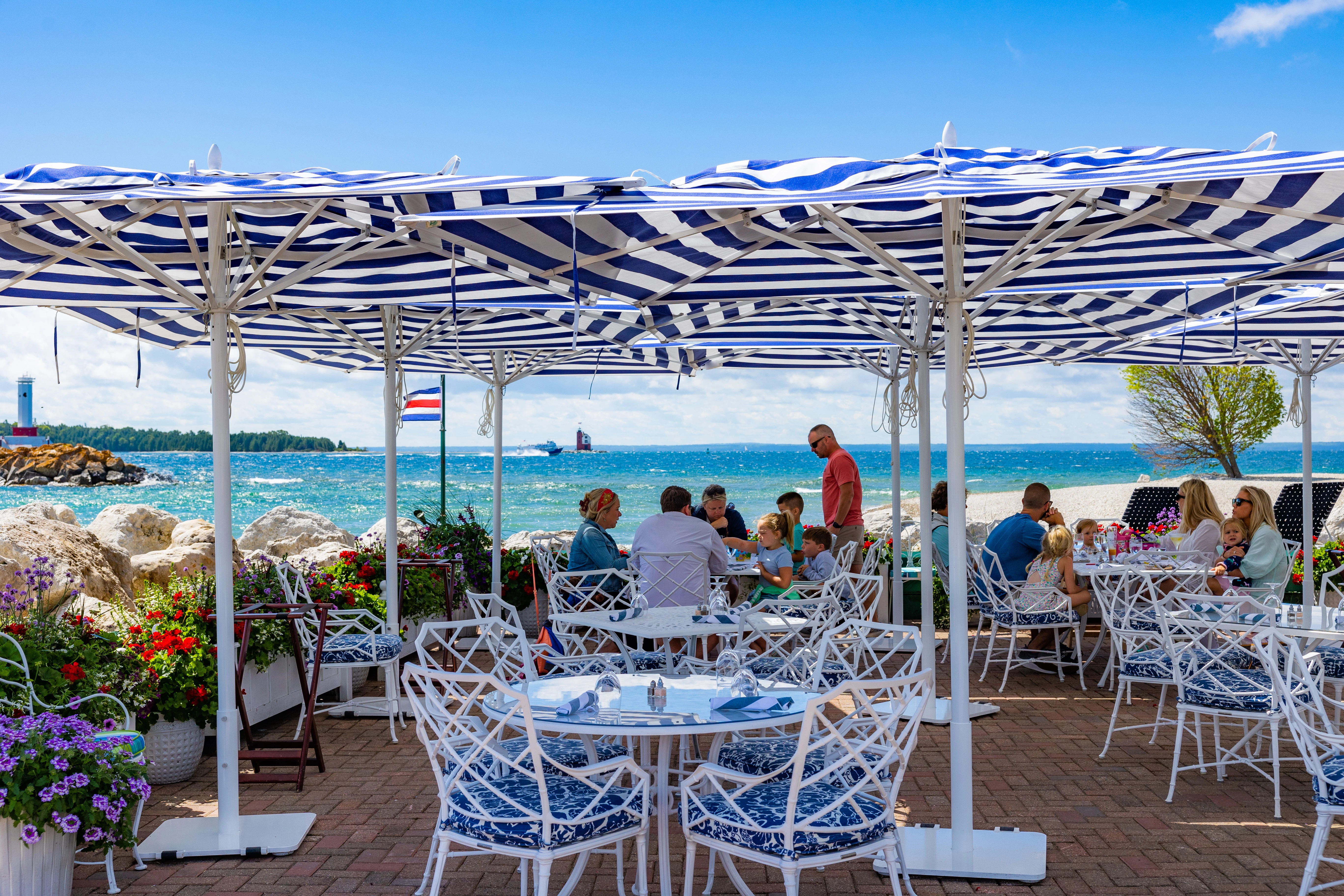 Restaurant scene