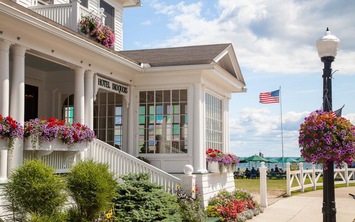 Iroquois Hotel exterior and grounds